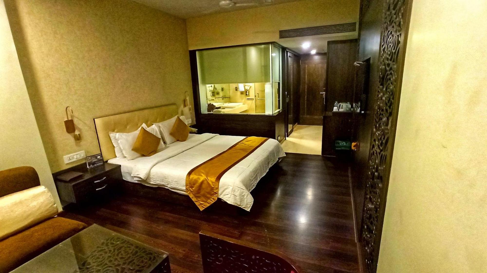 Kailash Parbat Hotel Lonavala Kültér fotó